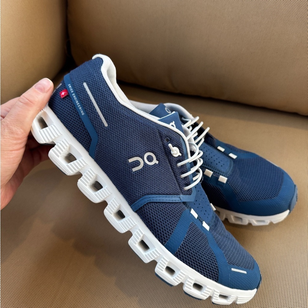 On Cloud Navy White Running Shoes Women’s US W10 EU 42 Swiss Engineering - Picture 2 of 14